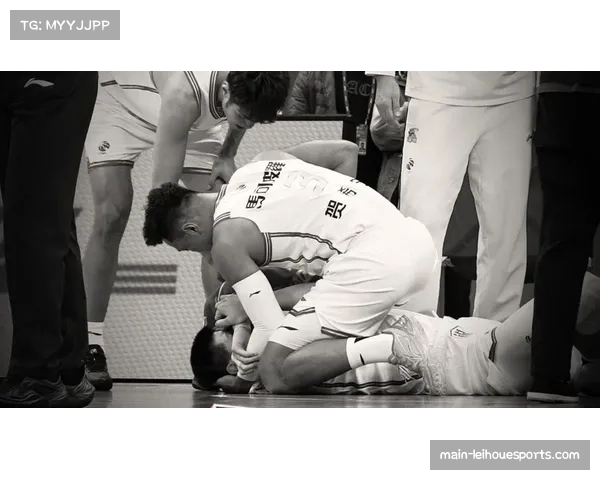 冯熙瑞应力性骨折赛季报销,深圳内线轮换再遭伤病打击 冯熙瑞应力性骨折赛季报销,深圳内线轮换再遭伤病打击